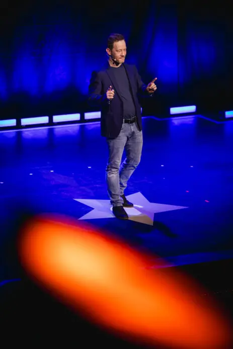 Foto, Probe für einen Vortrag auf der Bühne