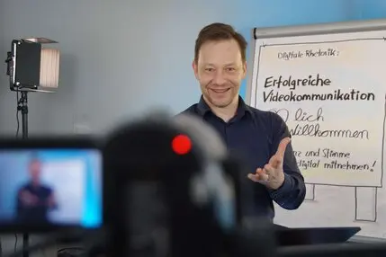 Gunnar Haberland im Live-Onlie-Training vor der Kamera